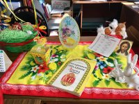 В сельской библиотеке «Родник» 6 апреля открылась мини-выставка «Пасхальная радость», посвященная Воскресению Христову 